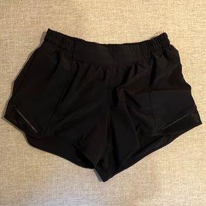 Lululemon Hotty hot shorts size8. Black. 4inch.